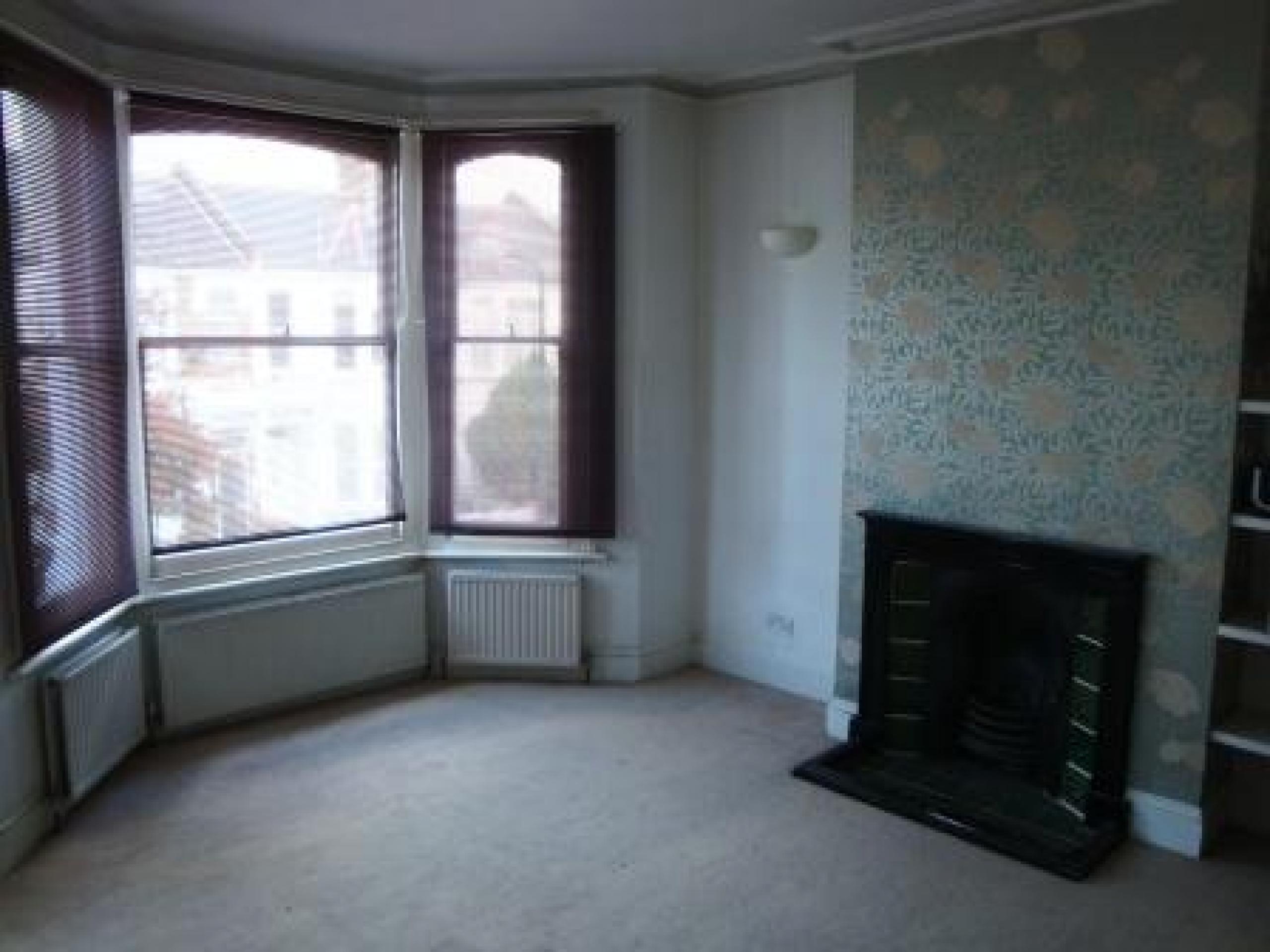 			GARDEN FLAT, 2 Bedroom, 1 bath, 1 reception Flat			 Purves Road, KENSAL GREEN NW10